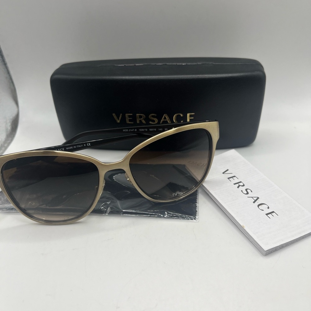 Versace sunglasses like new. With box - Picture 9 of 10